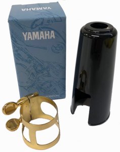Yamaha ligature goudkleur met kunststof dop voor altsaxofoon
